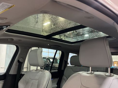 Used 2023 Jeep Grand Cherokee Overland w/ Adv Protech Group III image 19