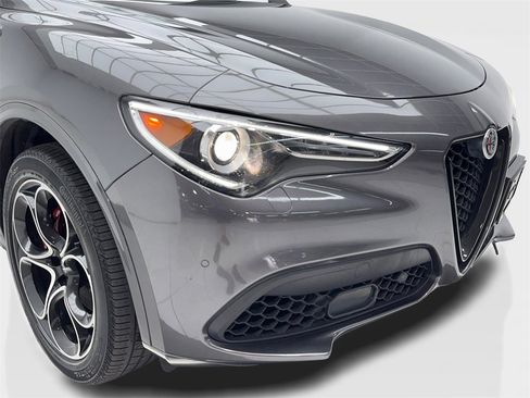 Used 2022 Alfa Romeo Stelvio Veloce image 3