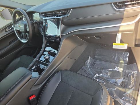 New 2025 Jeep Grand Cherokee Altitude RWD image 30