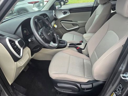 Used 2024 Kia Soul LX w/ Option Group 015 FWD image 6