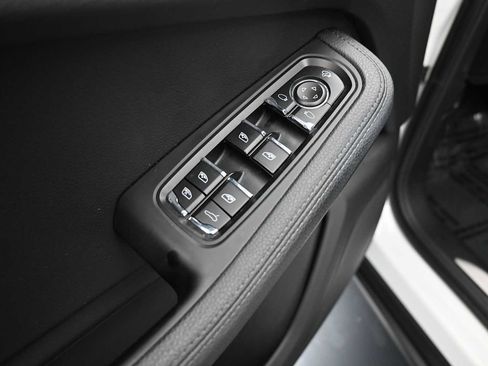 Certified 2023 Porsche Macan S AWD/4WD image 16