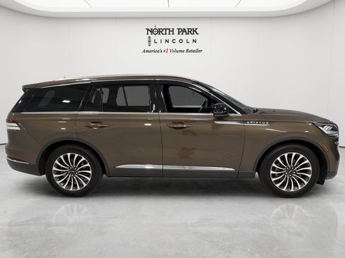 Used 2022 Lincoln Aviator Reserve w/ Class IV Trailer Tow Package RWD image 6