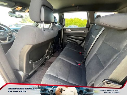 Used 2017 Jeep Grand Cherokee Laredo w/ Quick Order Package 2BE image 12