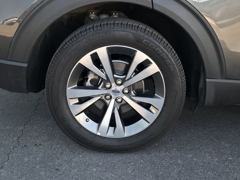 Used 2020 Ford Explorer Platinum w/ Premium Technology Package image 11