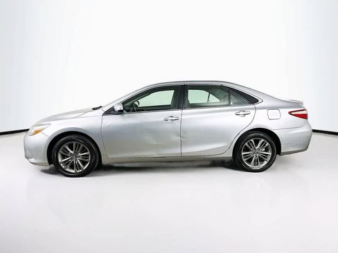 Used 2017 Toyota Camry SE image 3
