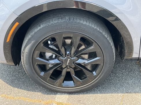 Used 2023 Kia Sorento SX image 11