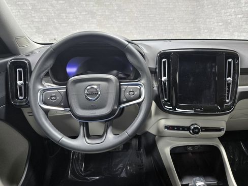 Used 2024 Volvo XC40 B5 Plus image 18