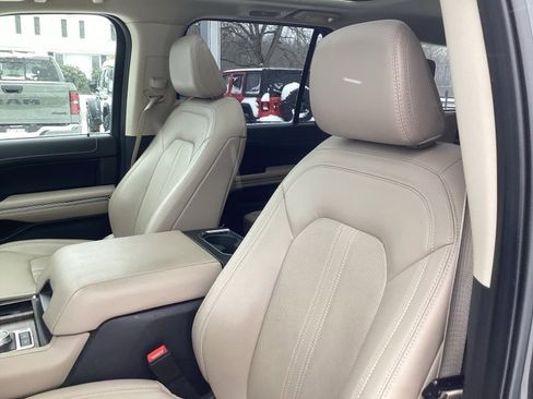 Used 2022 Ford Expedition Limited image 18