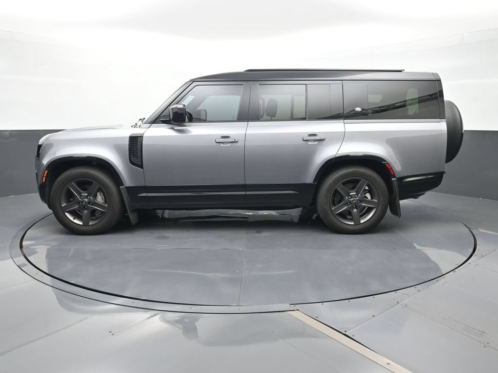 Used 2024 Land Rover Defender 130 X-Dynamic SE AWD/4WD image 2