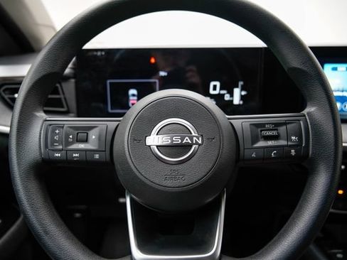Used 2025 Nissan Kicks SV FWD image 21