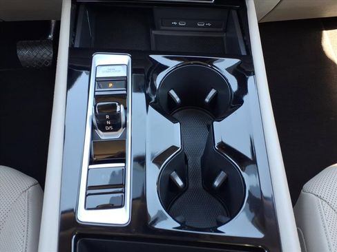 Used 2024 Volkswagen Atlas SE image 26