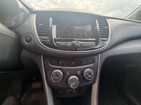 Used 2019 Chevrolet Trax LT w/ LT Convenience Package AWD/4WD image 19