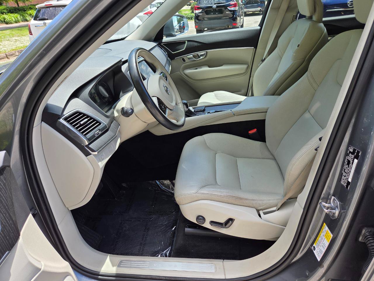Used 2020 Volvo XC90 T5 Momentum w/ Protection Package Premier AWD/4WD image 16