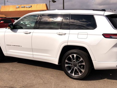 Used 2023 Jeep Grand Cherokee L Overland w/ Advanced Protech Group III image 5