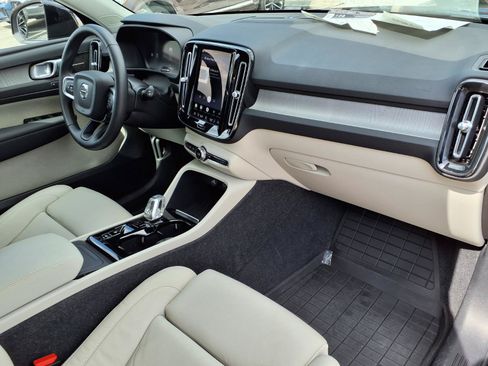 Certified 2024 Volvo XC40 B5 Plus w/ Protection Package Premier AWD/4WD image 10