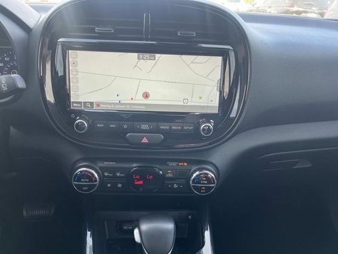 Used 2022 Kia Soul EX image 16