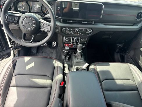 Used 2025 Jeep Wrangler Unlimited Rubicon AWD/4WD image 21