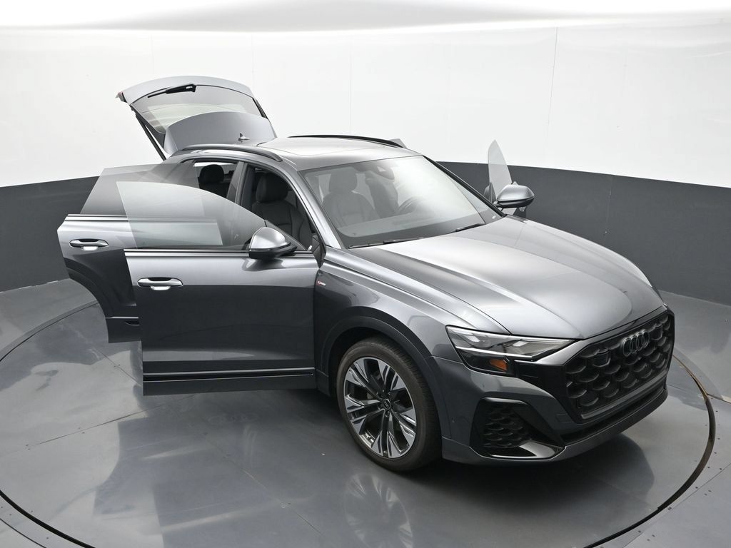 Used 2025 Audi Q8 Premium Plus AWD/4WD image 32