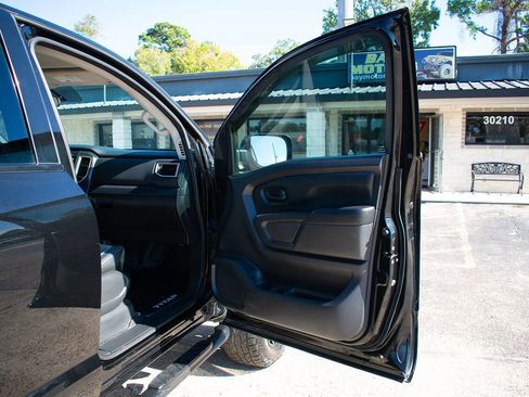 Used 2017 Nissan Titan S image 31