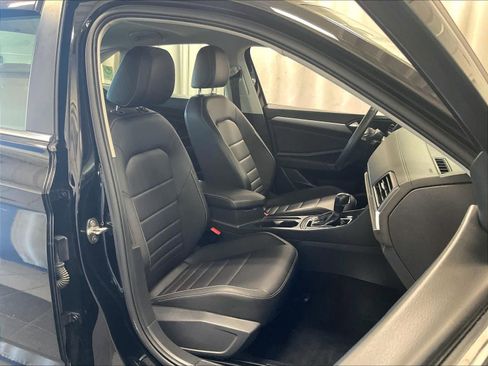 Used 2021 Volkswagen Jetta SE w/ SE Cold Weather Package image 11