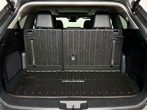 Certified 2026 Toyota Highlander Platinum image 27