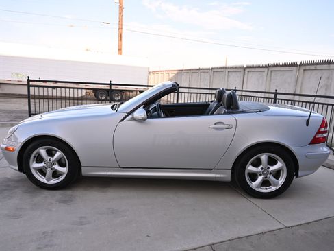 Used 2002 Mercedes-Benz SLK 320 image 4
