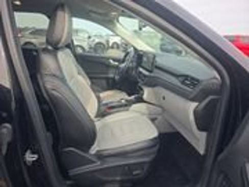 Used 2023 Ford Escape Platinum w/ Premium Technology Package AWD/4WD image 3