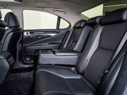 Used 2013 Lexus LS 460 AWD w/ Comfort Pkg image 16