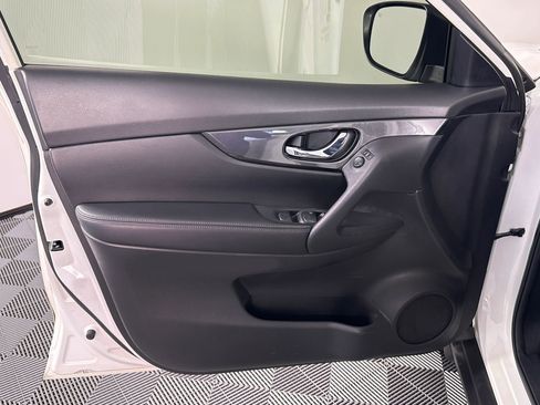 Used 2017 Nissan Rogue S w/ S Appearance Package image 27