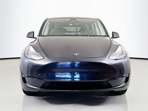 Used 2024 Tesla Model Y Long Range RWD image 2