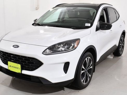 Used 2022 Ford Escape SE w/ SE Sport Appearance Package image 2