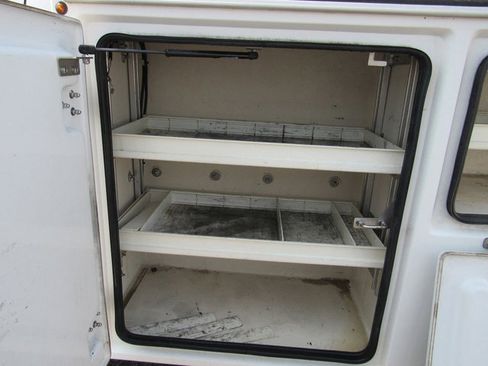 Used 2016 Ford F550 2WD Regular Cab Super Duty image 28