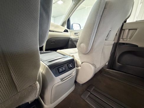 Used 2018 Toyota Sienna LE FWD image 21