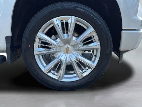 Used 2024 Chevrolet Silverado 1500 High Country w/ High Country Premium Package AWD/4WD image 29