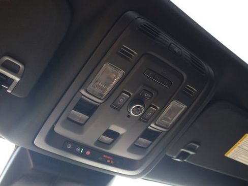 Used 2023 Cadillac Escalade Premium Luxury AWD/4WD image 19
