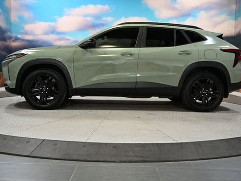 Used 2024 Chevrolet Trax ACTIV w/ Sunroof Package FWD image 5