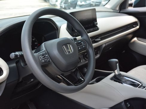 Used 2023 Honda HR-V LX image 10