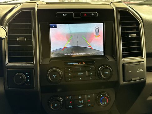 Used 2019 Ford F150 XLT w/ Equipment Group 302A Luxury AWD/4WD image 19