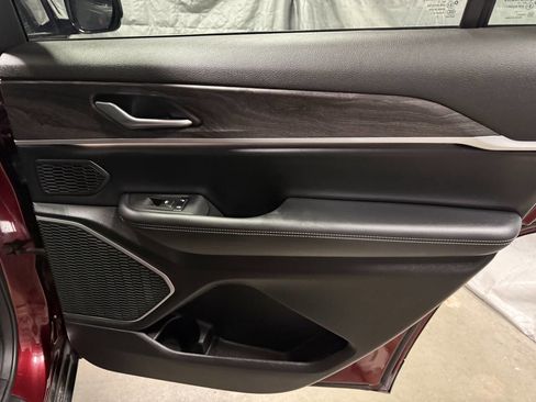 Used 2021 Jeep Grand Cherokee L Limited image 11