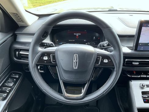 Certified 2023 Lincoln Aviator AWD image 13