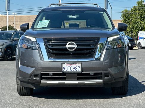Certified 2024 Nissan Pathfinder Platinum w/ Cargo Package AWD/4WD image 9