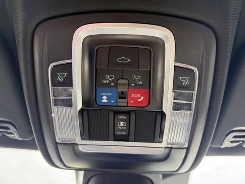 Used 2022 RAM 1500 Limited AWD/4WD image 16