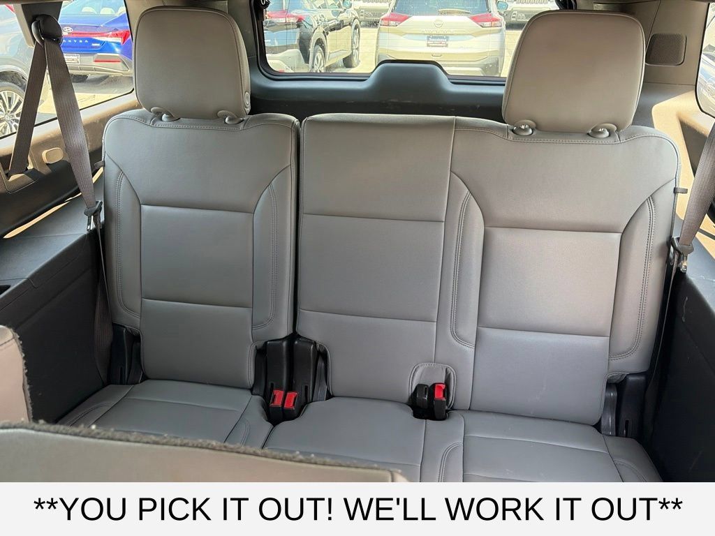 Used 2024 Chevrolet Suburban LT RWD image 9