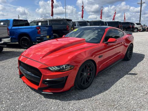 Used 2018 Ford Mustang GT Premium w/ Black Accent Package RWD image 15