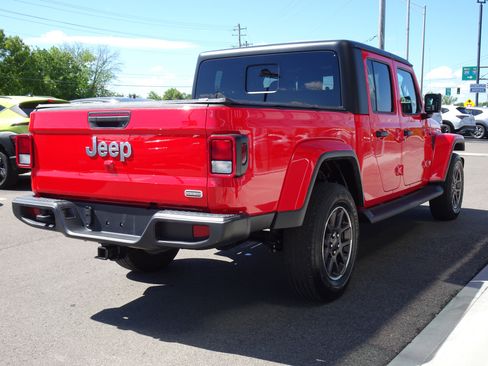 Used 2022 Jeep Gladiator Overland w/ Popular Equipment Package AWD/4WD image 5