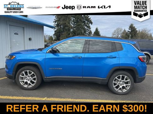 Used 2022 Jeep Compass Latitude w/ Sun and Sound Group AWD/4WD image 4