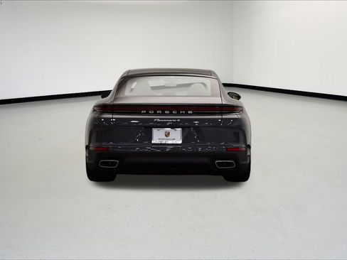 Used 2025 Porsche Panamera image 4