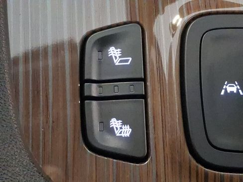 Certified 2023 GMC Acadia SLE w/ Driver Convenience Package image 23