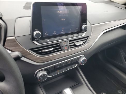 Used 2025 Nissan Altima 2.5 SV image 24