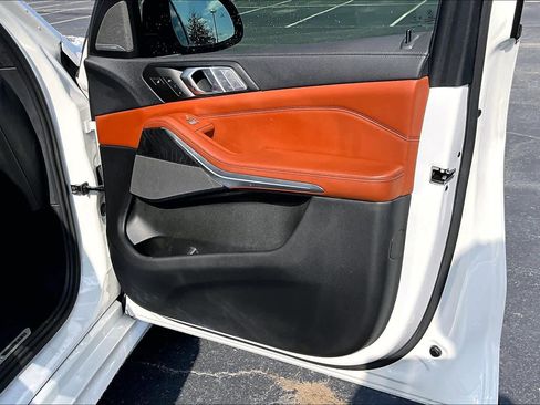 Used 2022 BMW X7 M50i w/ Luxury Seating Package image 22